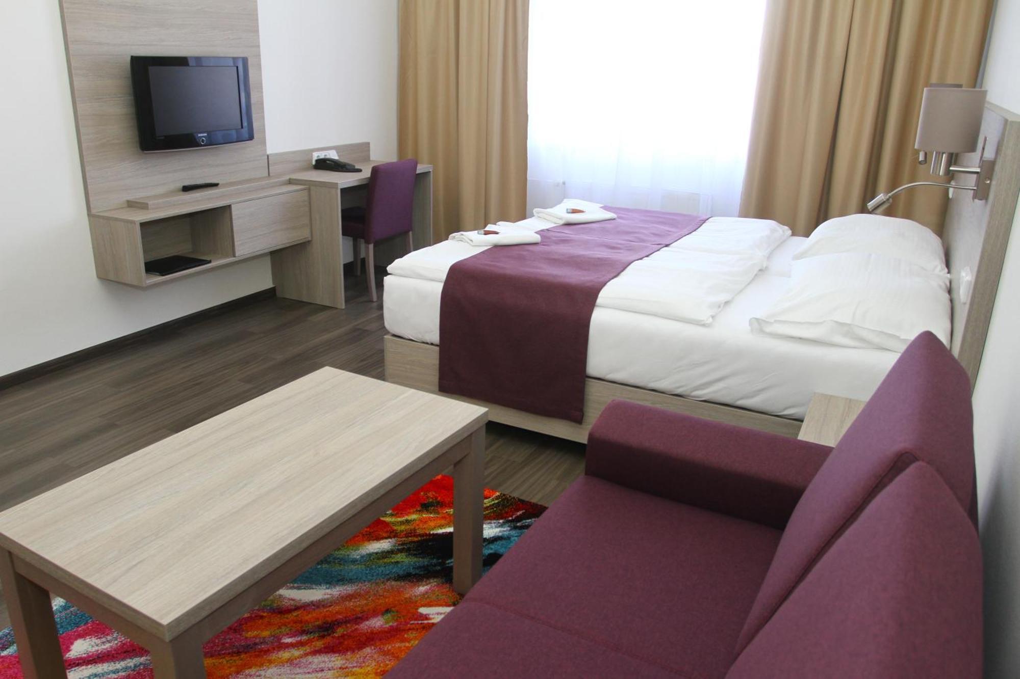 Hotel Palac Elektra Острава Экстерьер фото