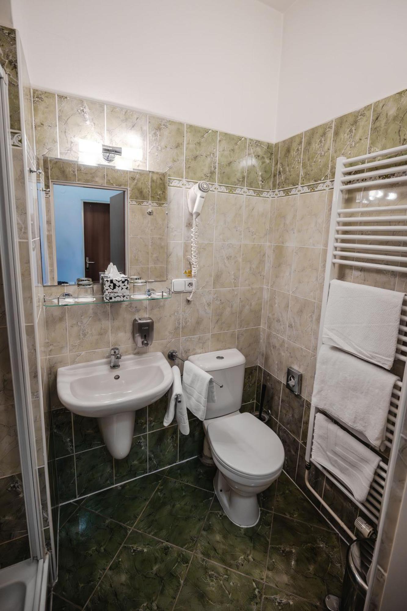 Hotel Palac Elektra Острава Экстерьер фото